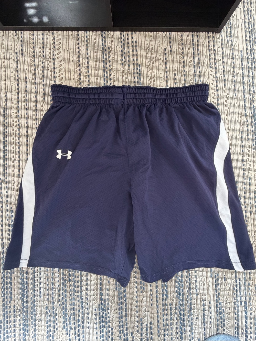 Under Armour Women’s L Navy White Athletic Shorts